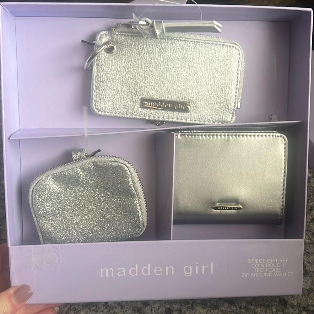 NWT Madden Girl cute silver , 3 piece gift set,coin or card, pouch, tech case